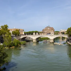 rome-luxury-flat-3.it-romehotels.com/